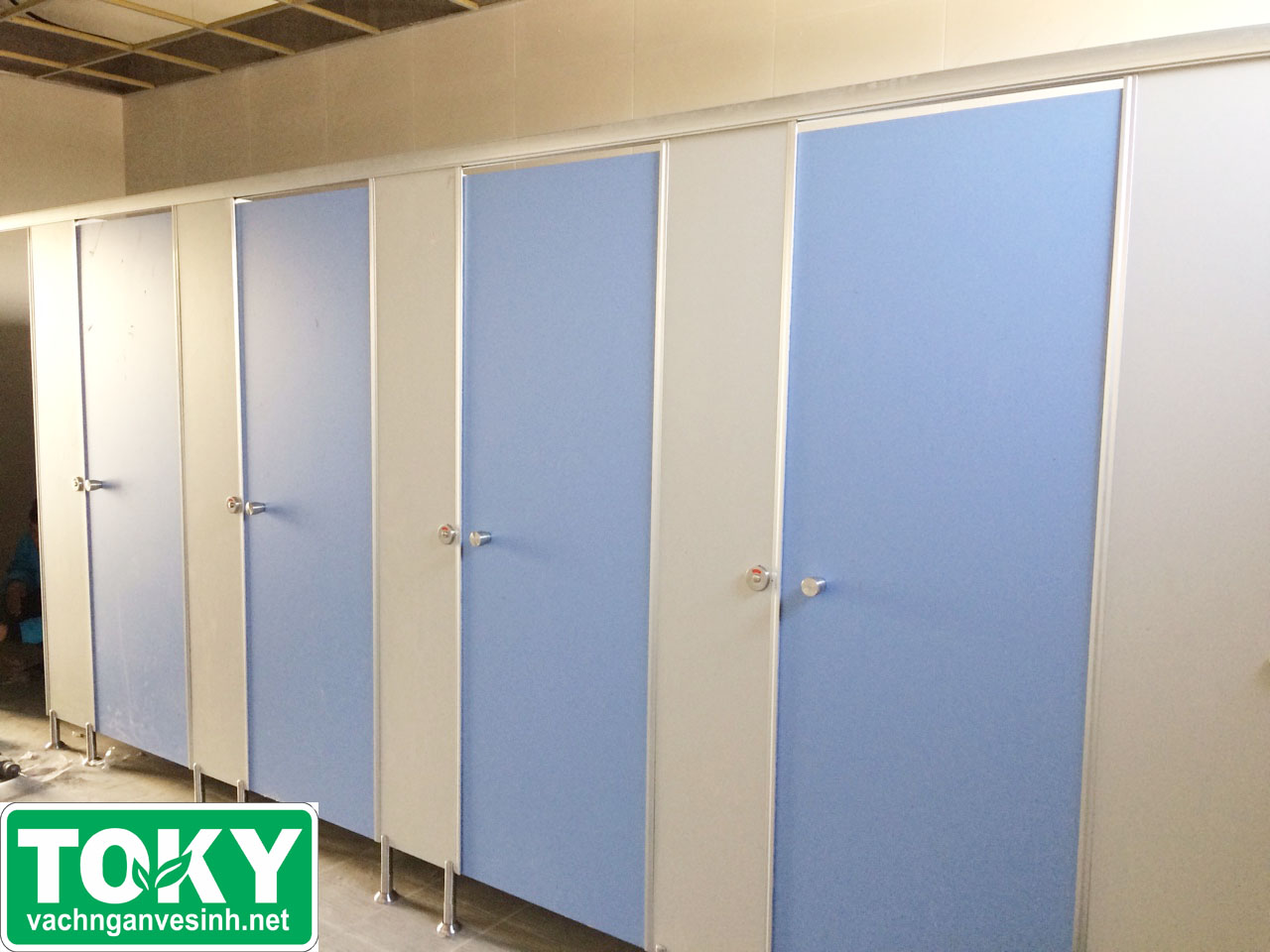 Đội thợ thi công vách ngăn vệ sinh chuyên nghiệp nhất tại Hà Nội