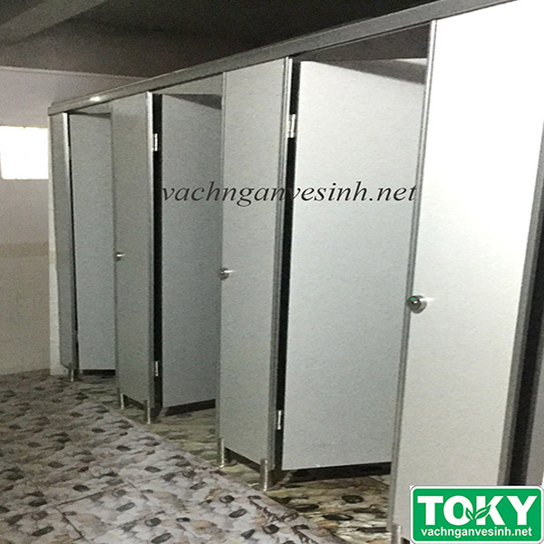 Vách ngăn compact phòng vệ sinh tại chùa Pháp Vân