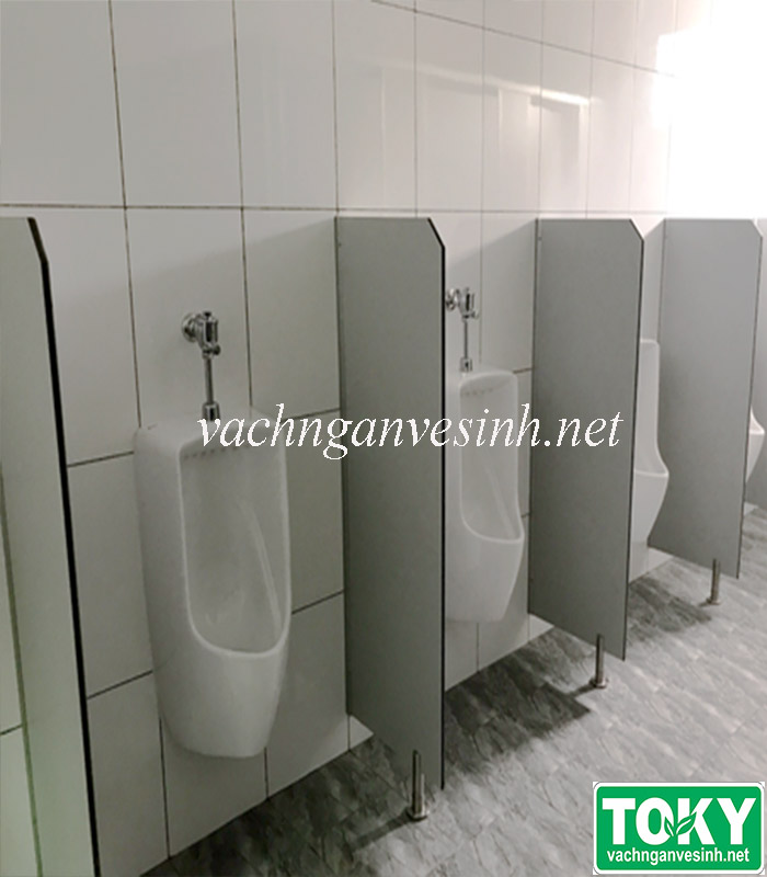 Thi công vách ngăn vệ sinh tại nhà máy IDE đợt 2