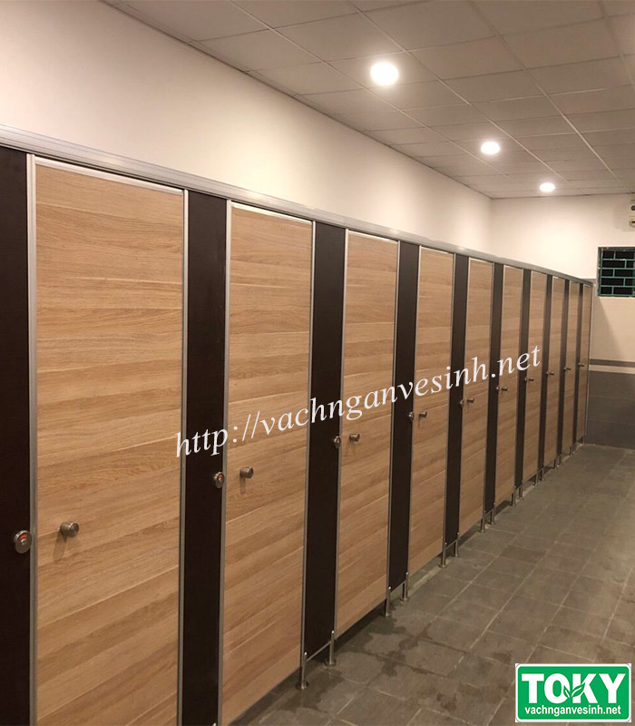 Thi công vách ngăn vệ sinh MDF tại nhà máy NST Vina