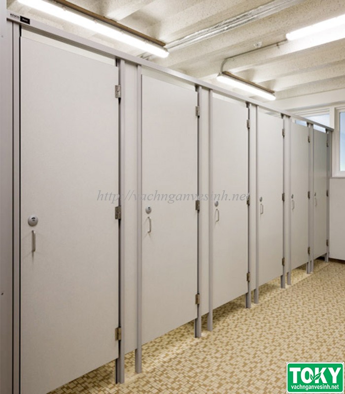 Vách ngăn vệ sinh tại trường trung cấp kĩ thuật quân khí