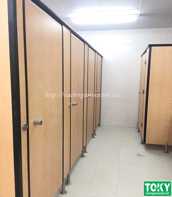 Lựa chọn vách ngăn vệ sinh bằng nhựa hay thép không gỉ