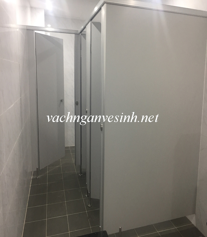 Vách ngăn vệ sinh compact laminate có mấy loại? – Giải đáp từ chuyên gia
