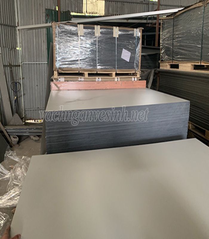 Đặc tính của tấm compact chịu nước có từ đâu?