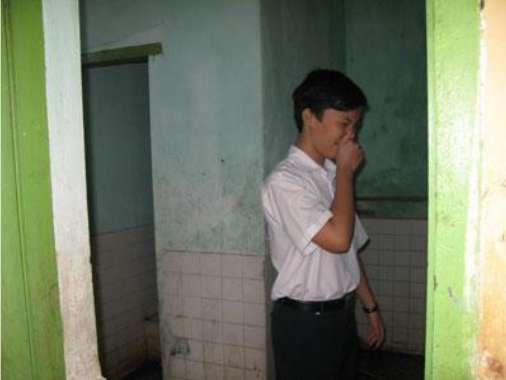 Tình trạng nhà vệ sinh bẩn tại trường học