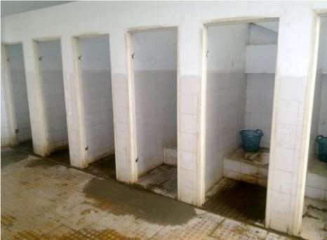 Tình trạng nhà vệ sinh bẩn tại trường học