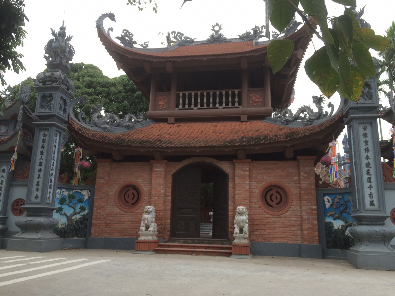 Giải pháp vách ngăn vệ sinh cho nhà chùa –  sạch sẽ, trang nghiêm