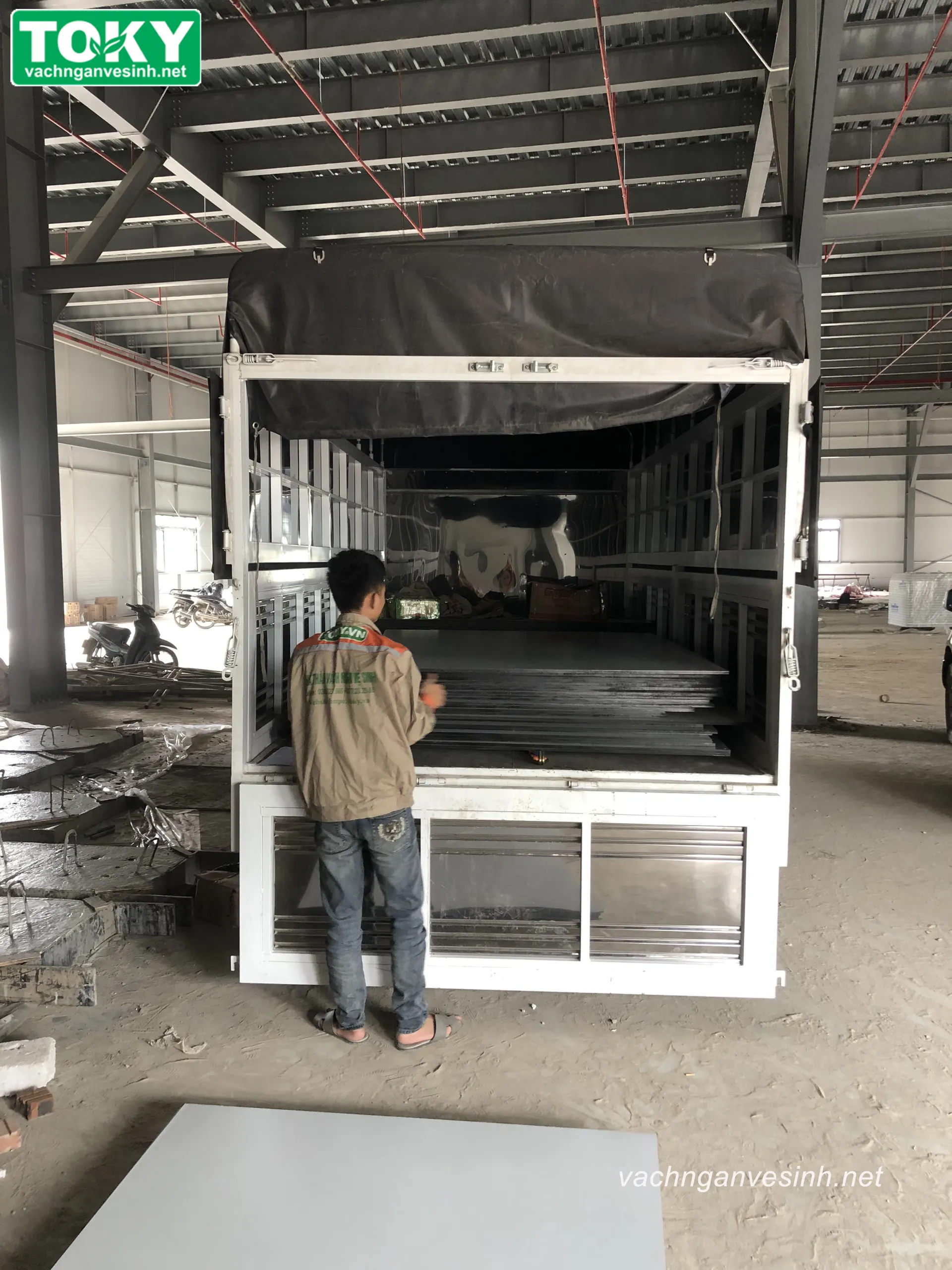 Dịch vụ cắt tấm vách ngăn vệ sinh compact giá rẻ