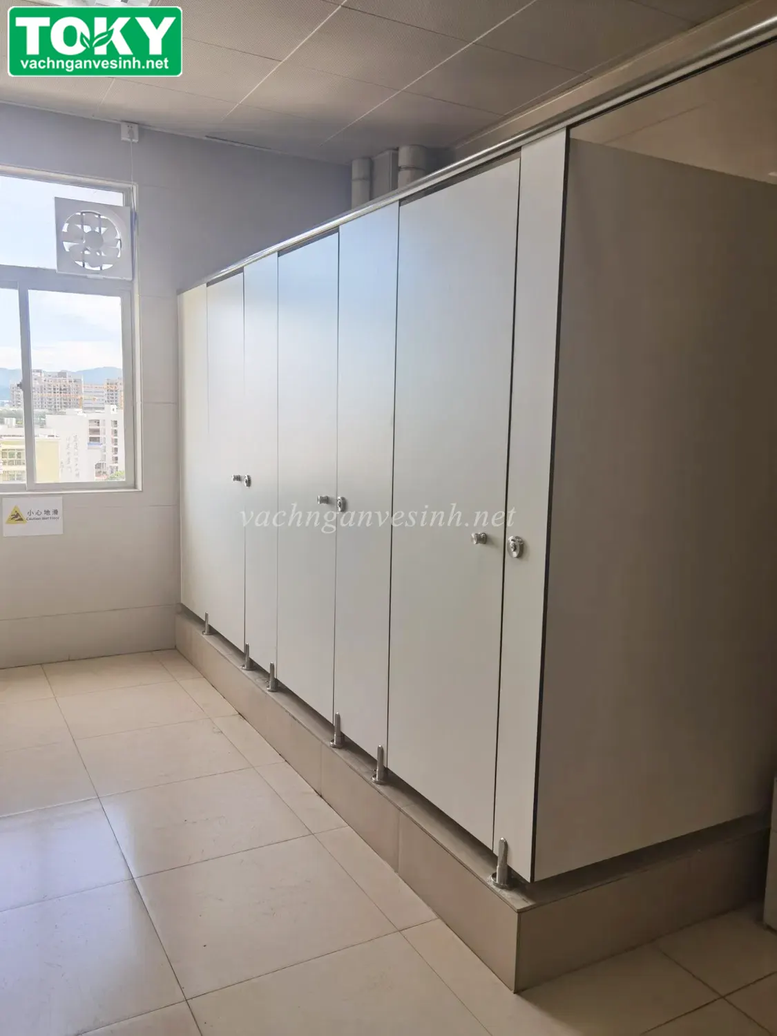 Kinh nghiệm lựa chọn vách ngăn vệ sinh: Góc nhìn chuyên gia 20 năm trong ngành