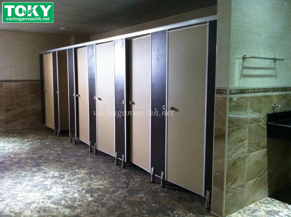 Kinh nghiệm lựa chọn vách ngăn vệ sinh: Góc nhìn chuyên gia 20 năm trong ngành