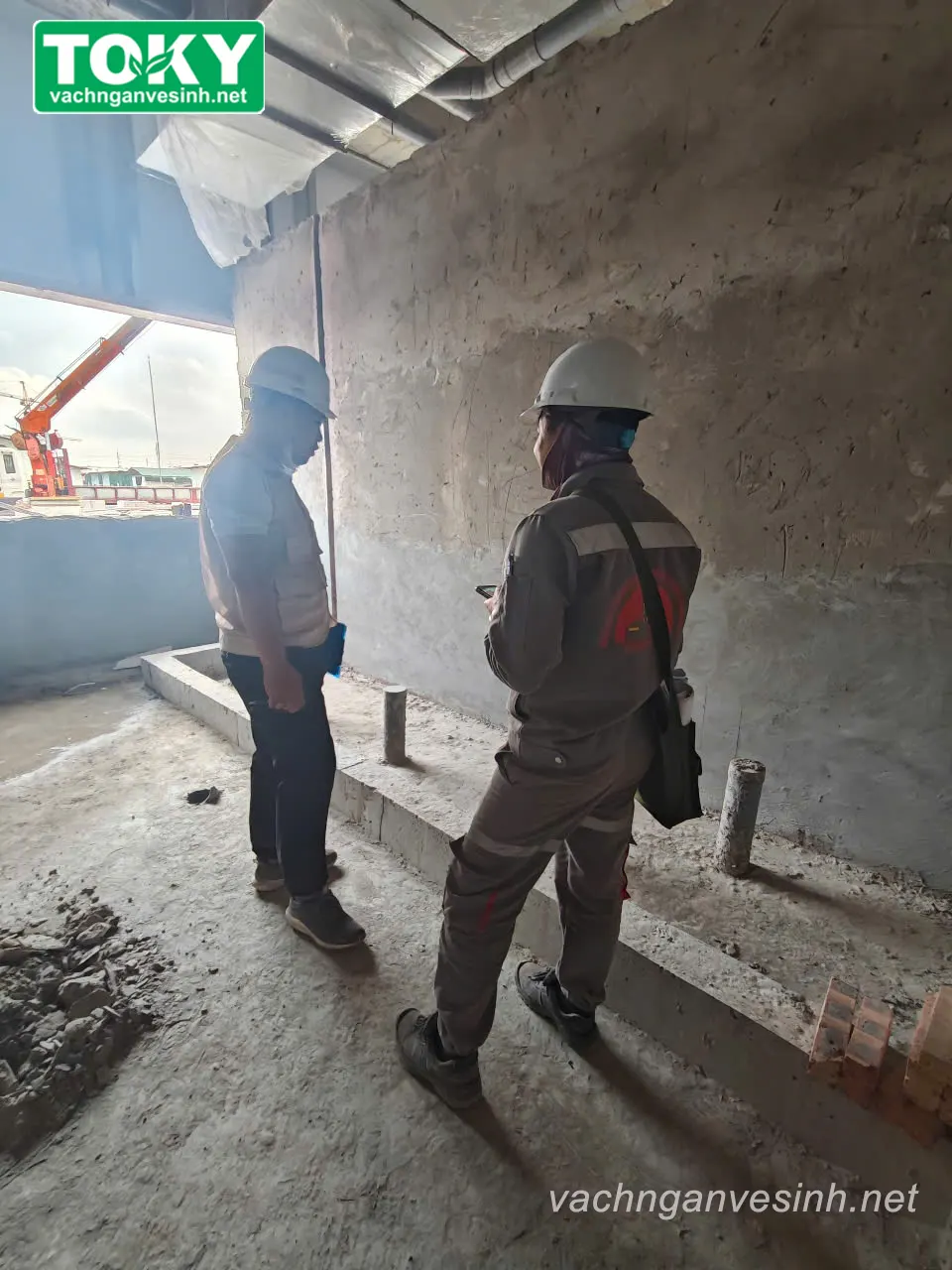 Những rủi ro gặp phải khi tự thi công vách ngăn vệ sinh Compact
