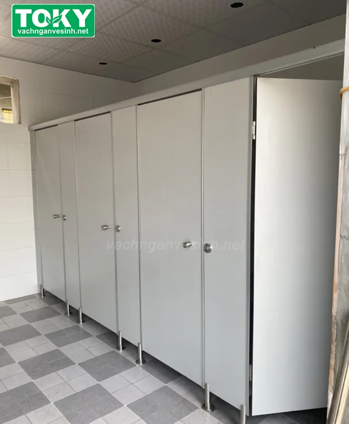 Tại sao vách ngăn vệ sinh tiết kiệm diện tích?