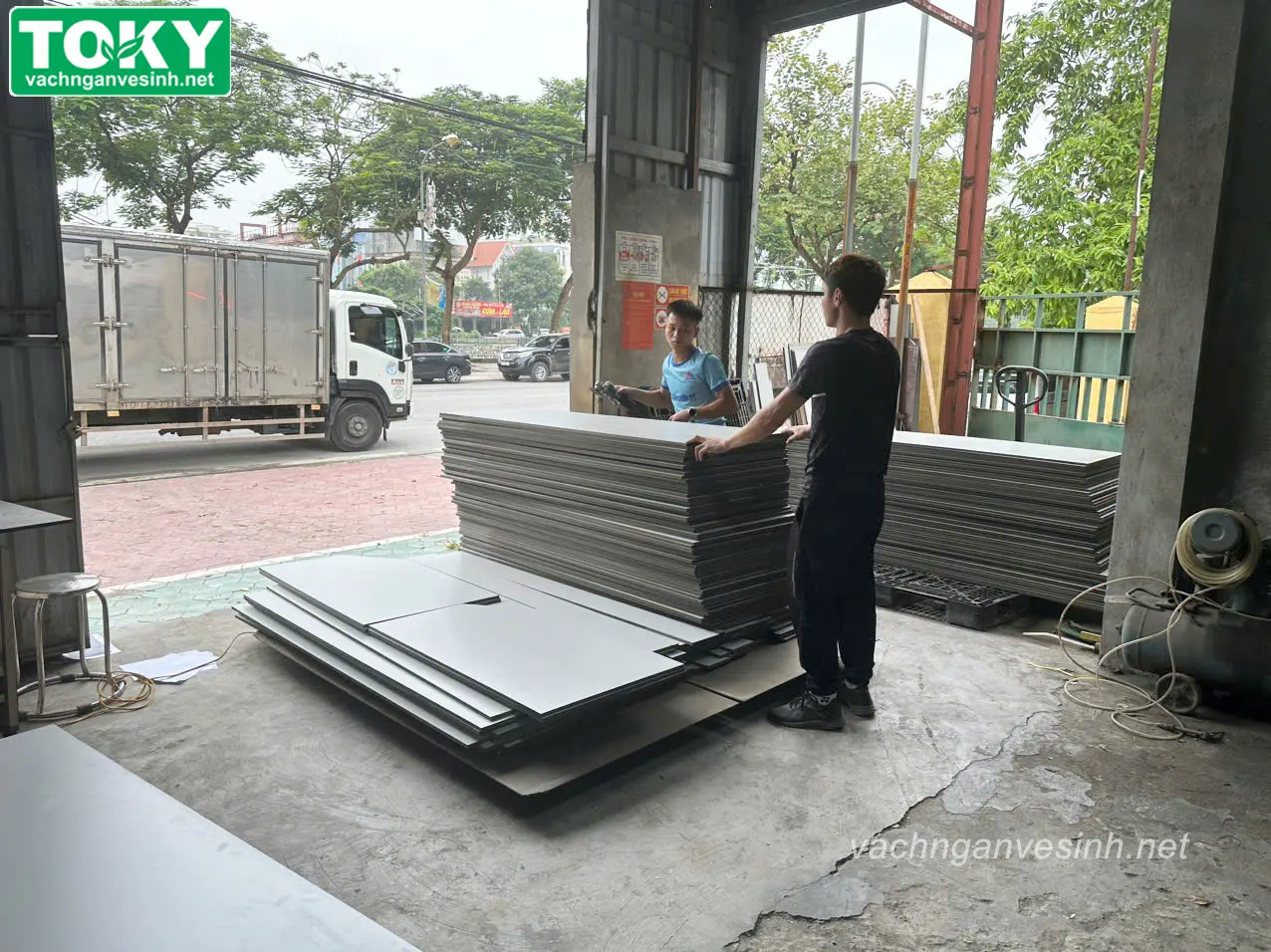 Thi công vách ngăn vệ sinh tại thành phố Hồ Chí Minh - Giá gốc tại xưởng