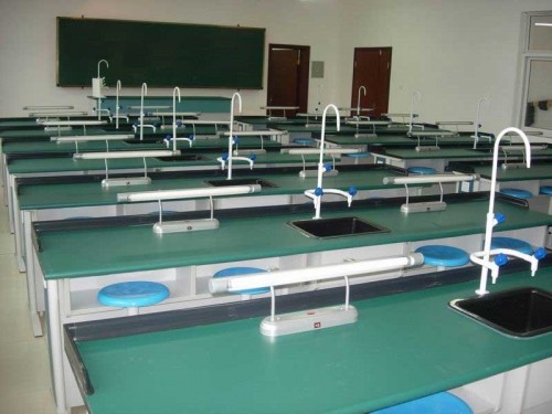 ứng dụng của compact HPL sản xuất bàn ghế trong trường học