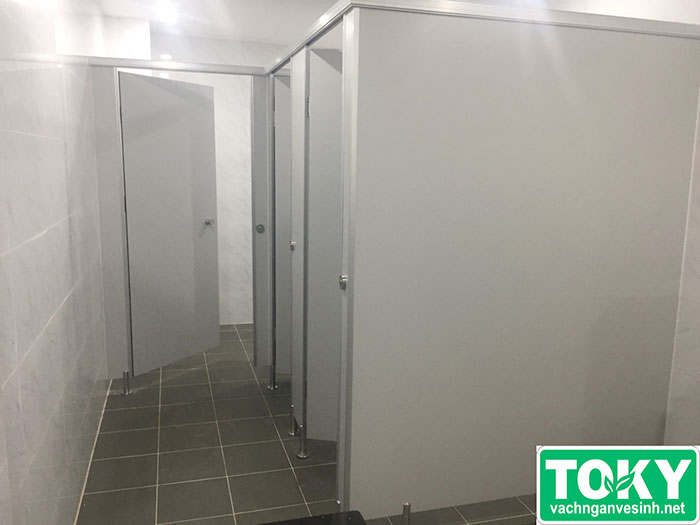 Giải Pháp vách ngăn vệ sinh Compact HPL cho bệnh viện – Tiêu chuẩn mới