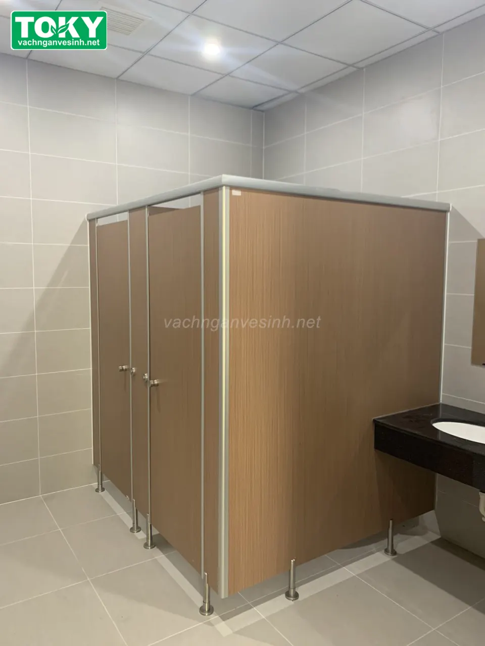 Vách ngăn vệ sinh Compact HPL cho trường tiểu học - Đạt chuẩn Quốc gia