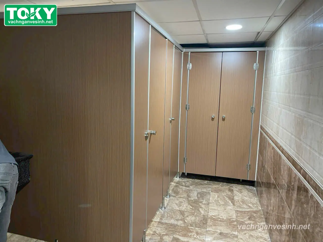 Vách ngăn vệ sinh compact có thật sự giúp diệt mối hiệu quả?