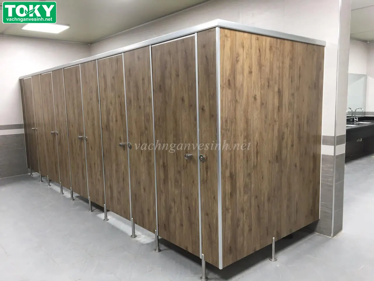 Vách ngăn vệ sinh Compact CDF chịu ẩm giá rẻ