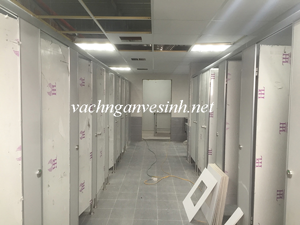 Vách ngăn vệ sinh tại nhà máy KCI Bình Xuyên