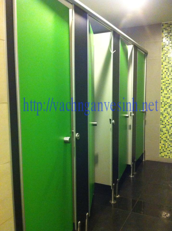 Hoàn thiện vách ngăn vệ sinh tại Royal City