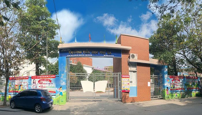 Hoàn thiện vách ngăn vệ sinh tại trường tiểu học Phú La