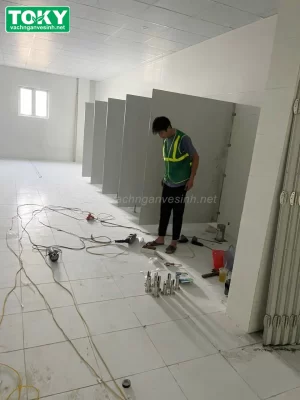 Vì sao vách ngăn vệ sinh compact 12mm dùng phổ biến nhất?
