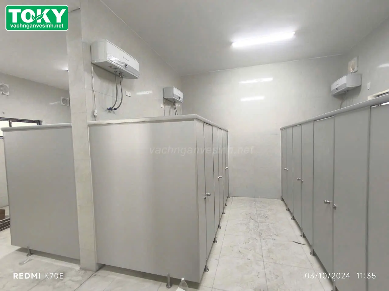 Vì sao vách ngăn vệ sinh compact 12mm dùng phổ biến nhất?