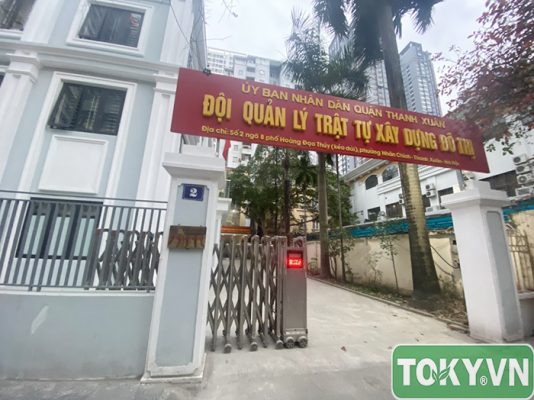 Vách ngăn vệ sinh tại đội quản lý trật tự xây dựng đô thị