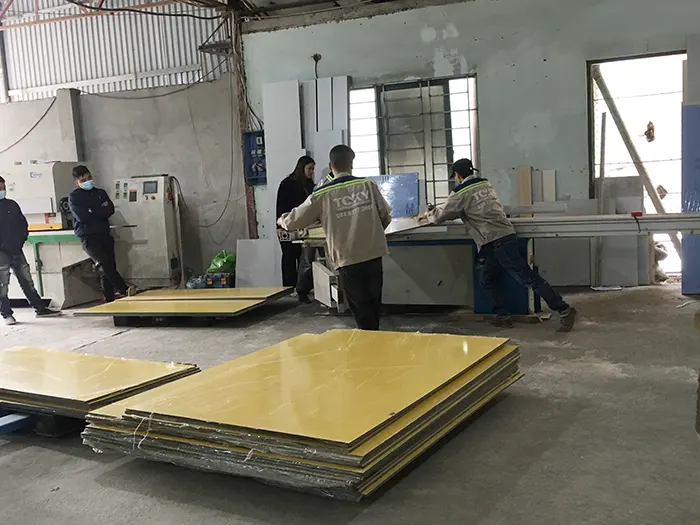 Xưởng sản xuất vách ngăn vệ sinh Compact CDF