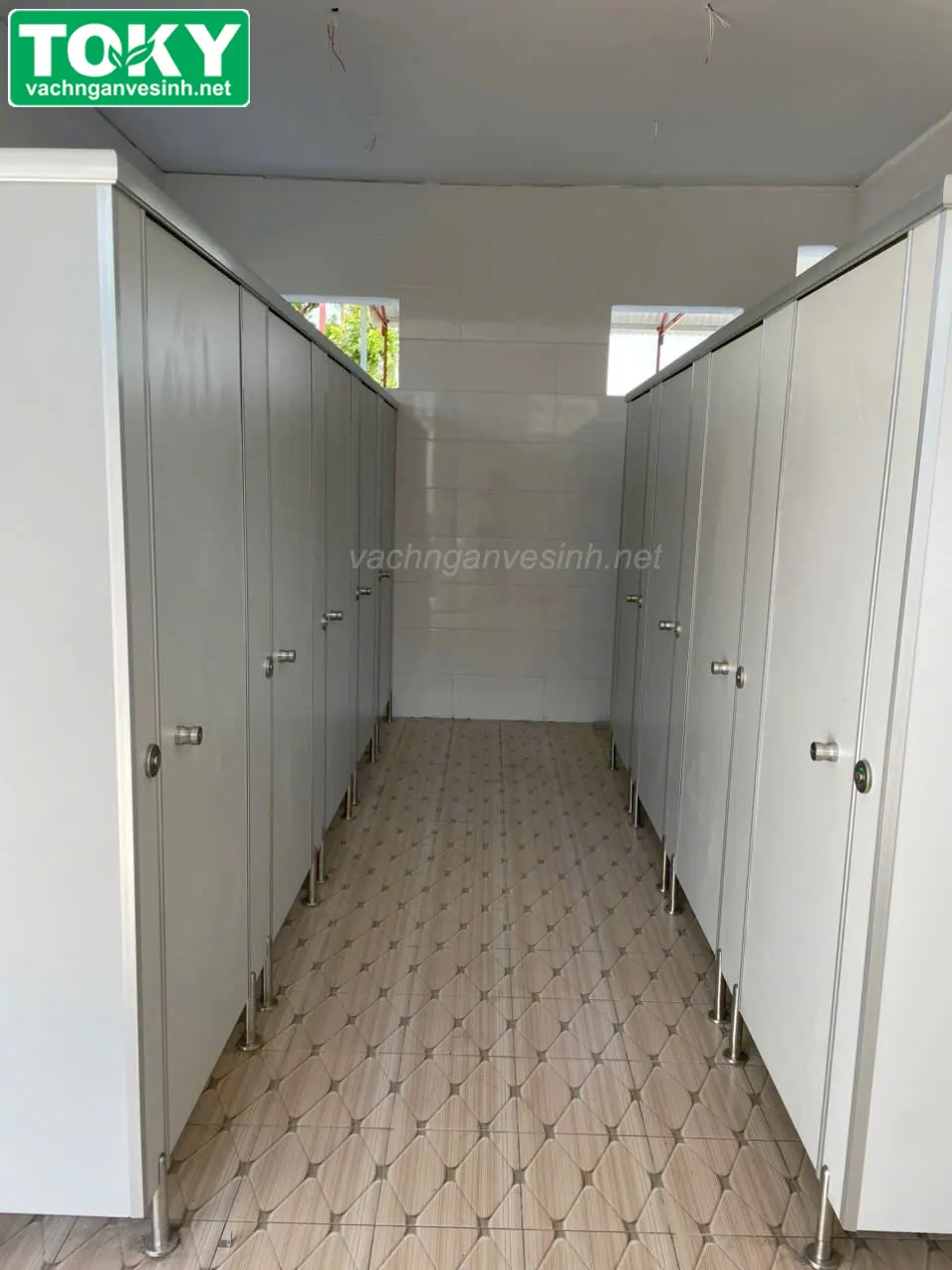 Cung cấp và thi công vách ngăn vệ sinh cho trường học