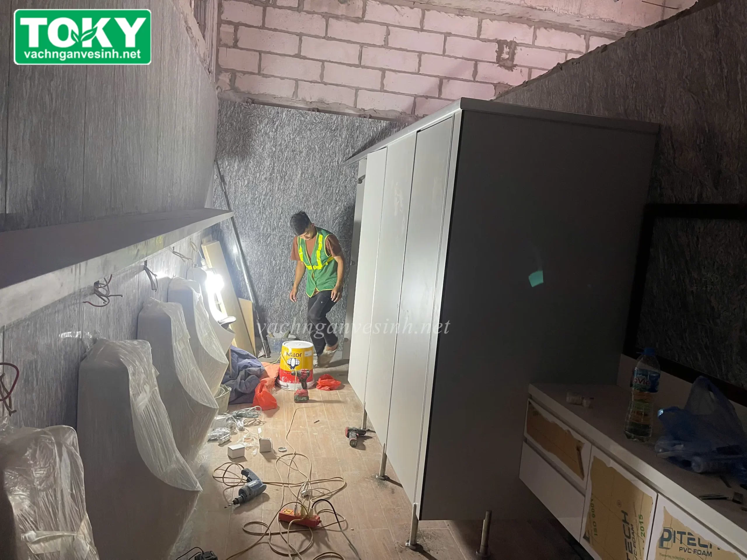 Dự án thi công vách ngăn vệ sinh cho Học viện Hành chính Quốc Gia