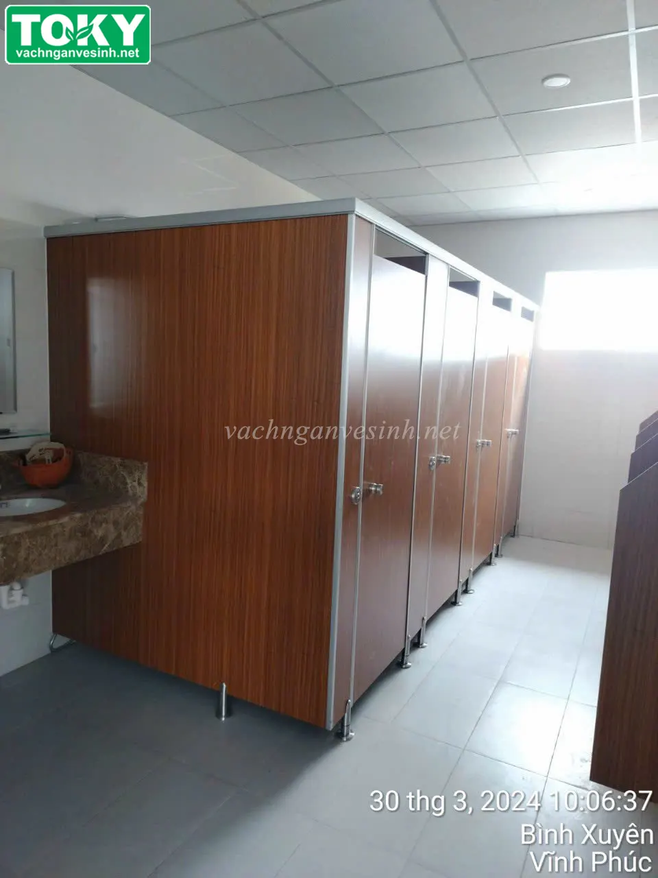 Kinh nghiệm tối ưu chi phí vách ngăn vệ sinh 20 năm thi công thực tế