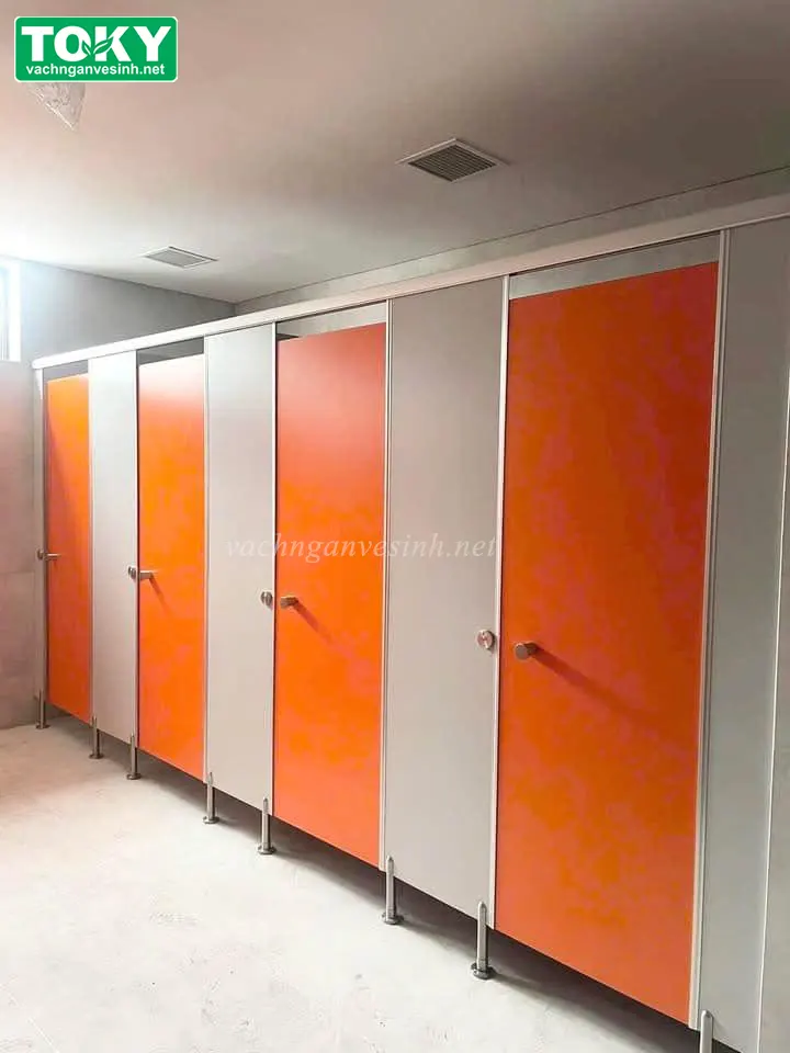 So sánh vách ngăn vệ sinh compact hpl và cdf