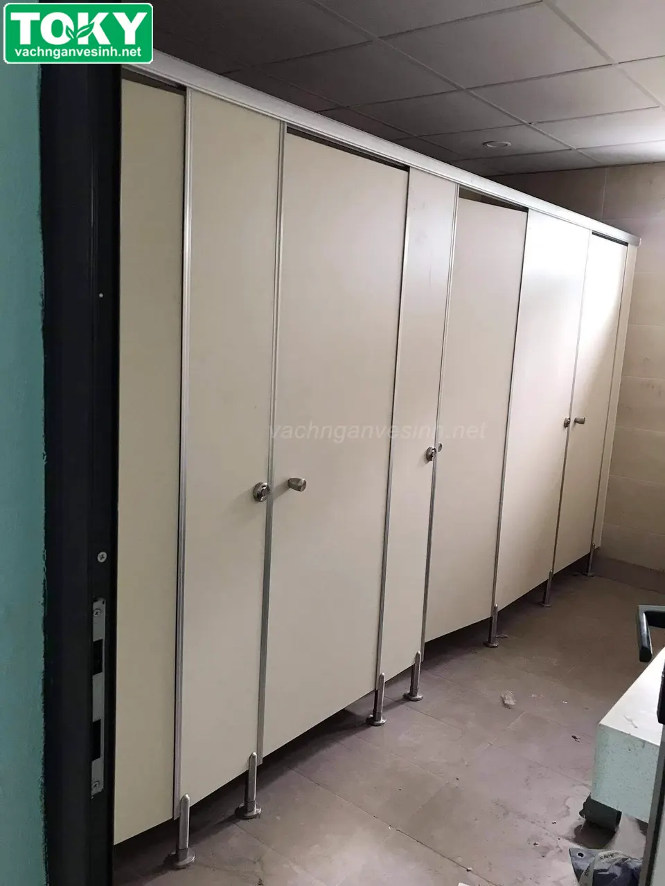 Tổng hợp mẫu vách ngăn vệ sinh đẹp, tiết kiệm chi phí [Cập nhật 2025]