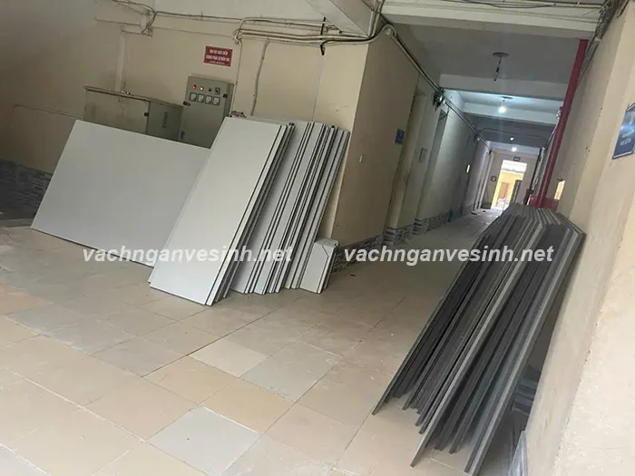 Vách ngăn vệ sinh Compact HPL tại Trường Đại học Kỹ thuật - Hậu cần CAND