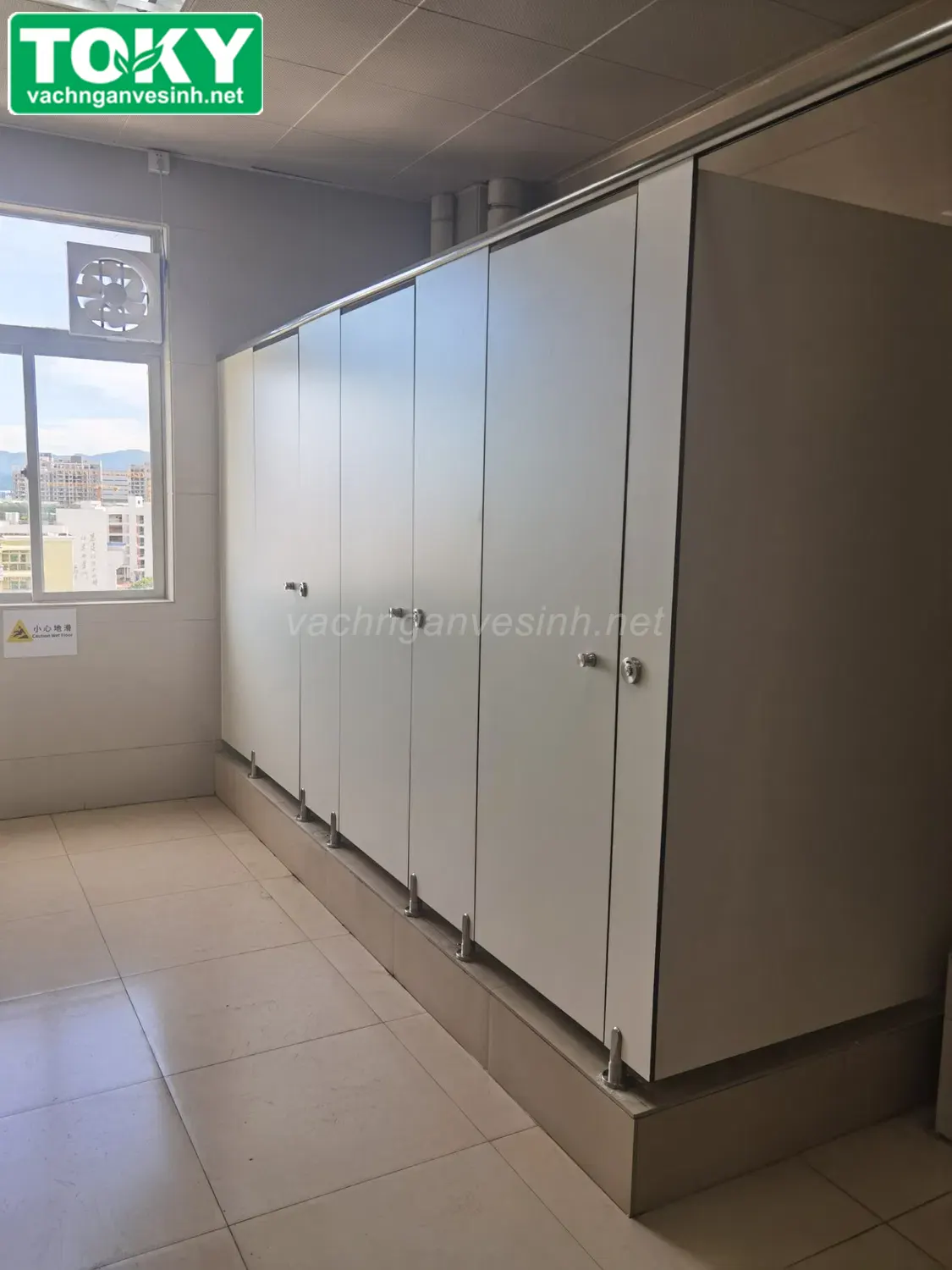 Cách chọn độ dày vách ngăn vệ sinh phù hợp ngân sách, độ bền vượt trội
