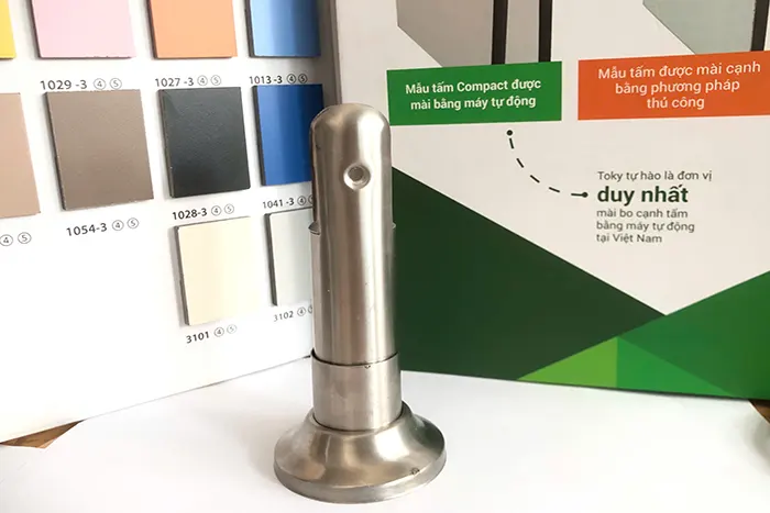 Phụ kiện chân đỡ vách ngăn vệ sinh inox 201 RELI-C
