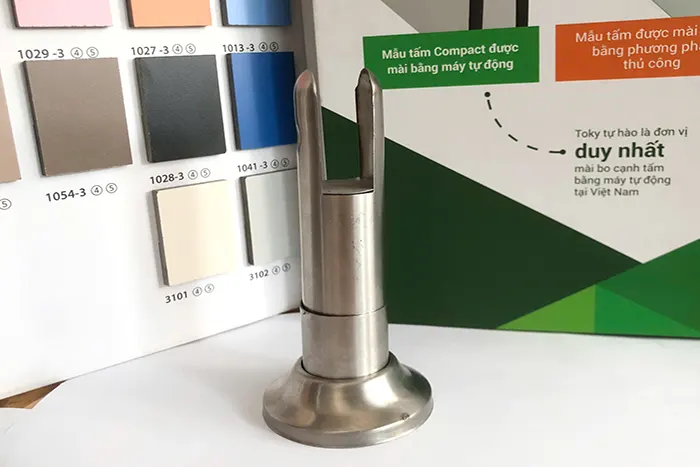 Phụ kiện chân đỡ vách ngăn vệ sinh inox 201 RELI-C