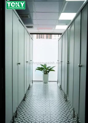 Checklist chi phí thi công vách ngăn vệ sinh cần chuẩn bị – Tránh phát sinh ngoài dự kiến