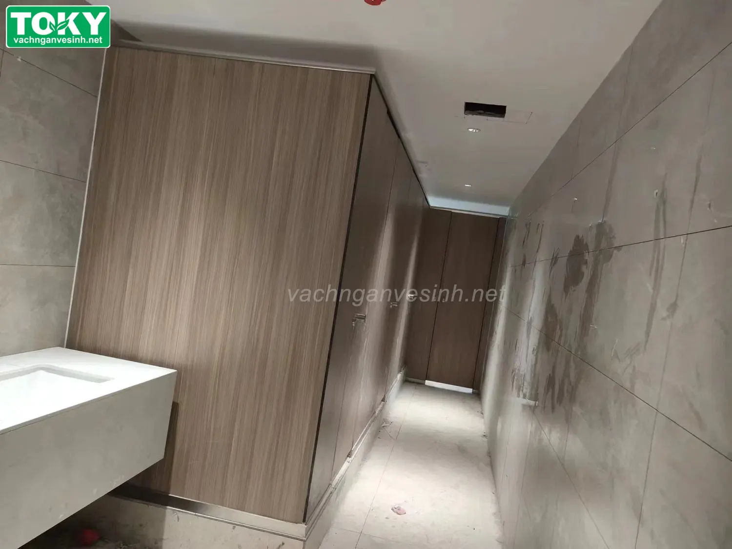 Chiều cao vách ngăn vệ sinh bao nhiêu là hợp lý? Có tiêu chuẩn nào không?