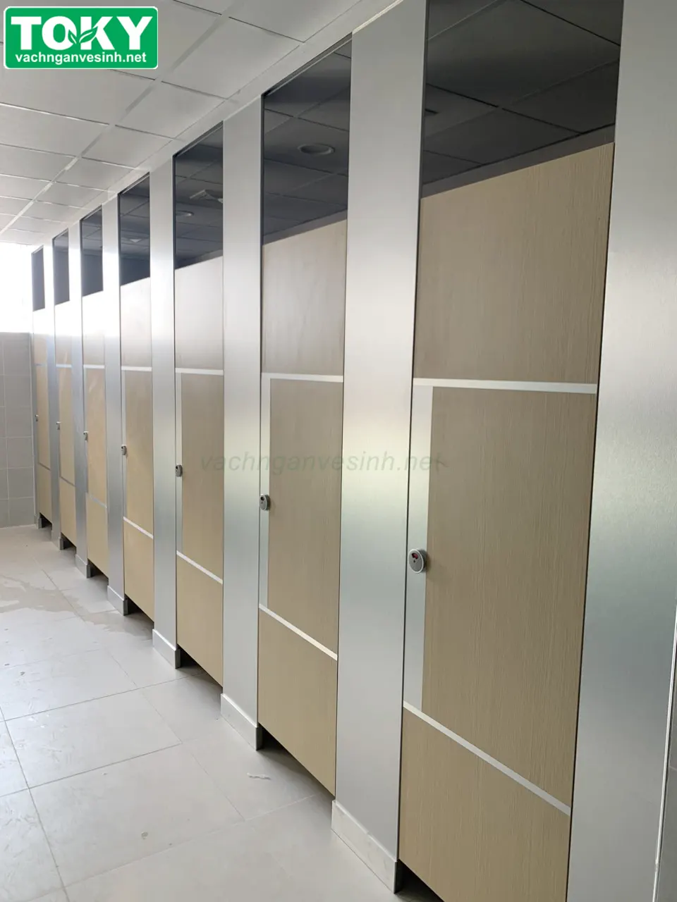 Công nghệ ép tấm laminate lên cốt gỗ MDF làm vách ngăn vệ sinh