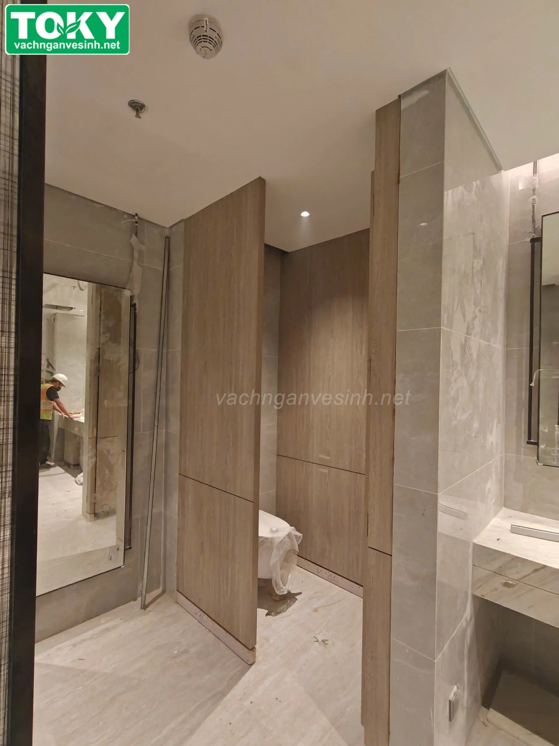 Công nghệ ép tấm laminate lên cốt gỗ MDF làm vách ngăn vệ sinh