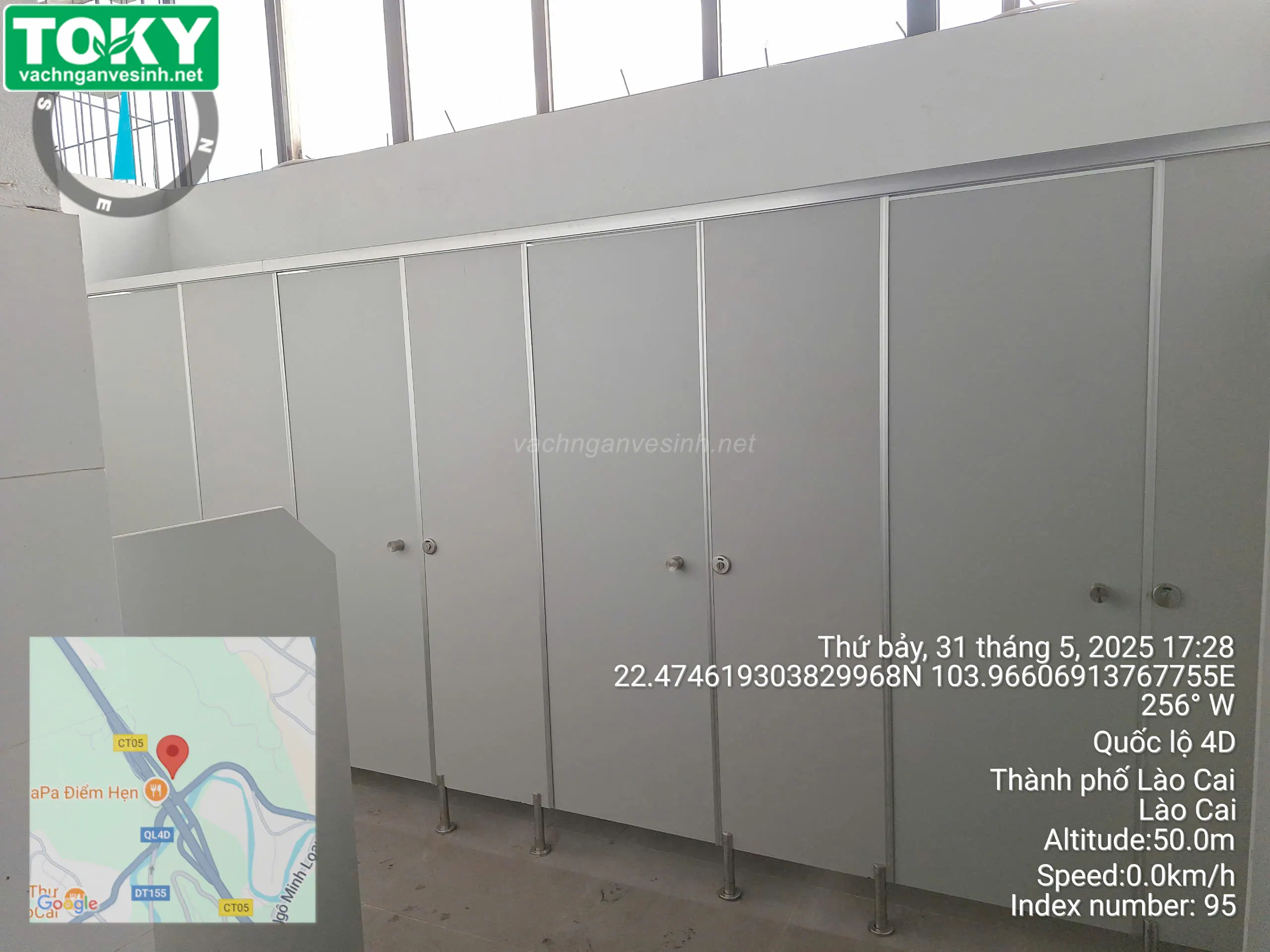 Hoàn thiện vách ngăn vệ sinh cho nhà hàng Phong Xuân Quán