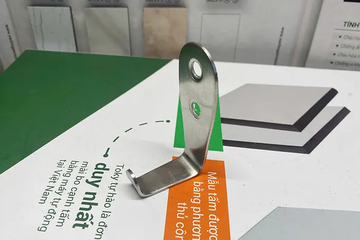Phụ kiện móc áo vách ngăn vệ sinh inox 201 RELI-MA