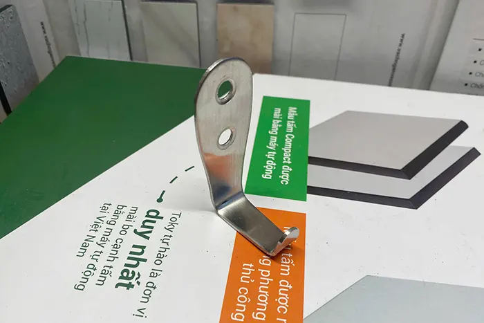 Phụ kiện móc áo vách ngăn vệ sinh inox 201 RELI-MA