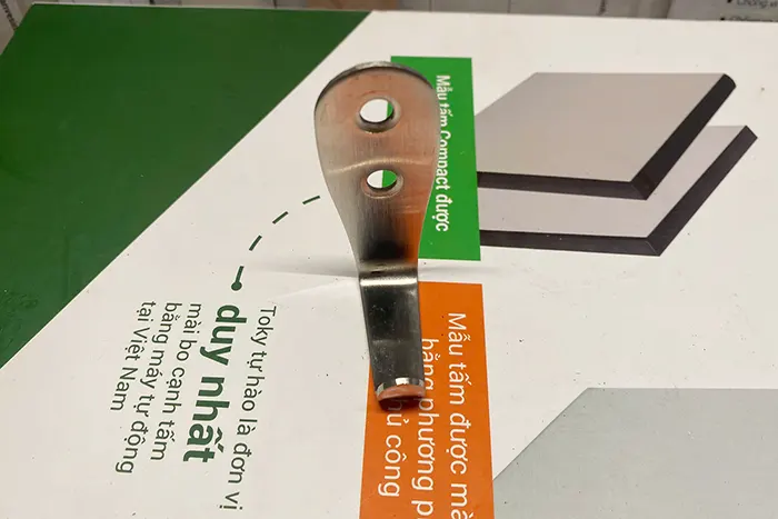 Phụ kiện móc áo vách ngăn vệ sinh inox 201 RELI-MA