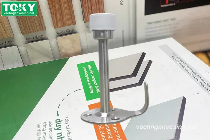 Phụ kiện móc áo vách ngăn vệ sinh inox 304 GEKO-MAT