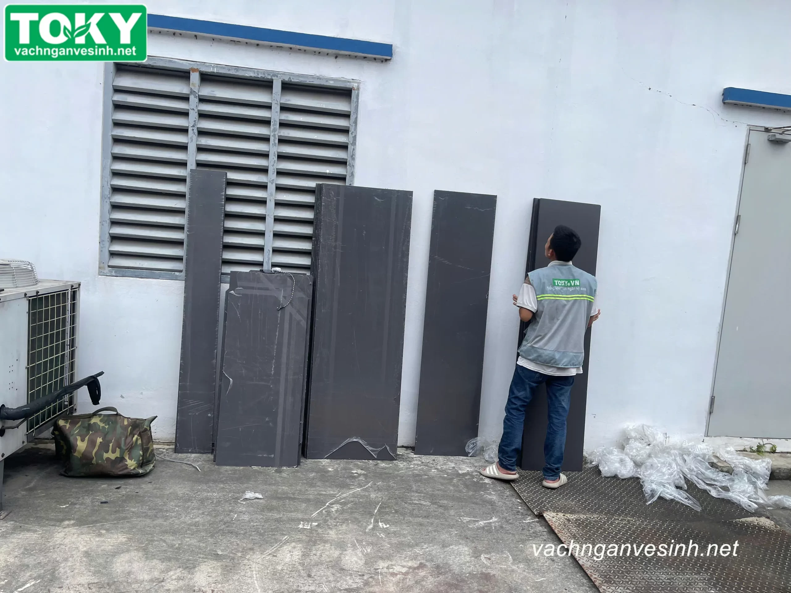 Toky thi công vách ngăn vệ sinh cho nhà máy Smac - Giai đoạn 1