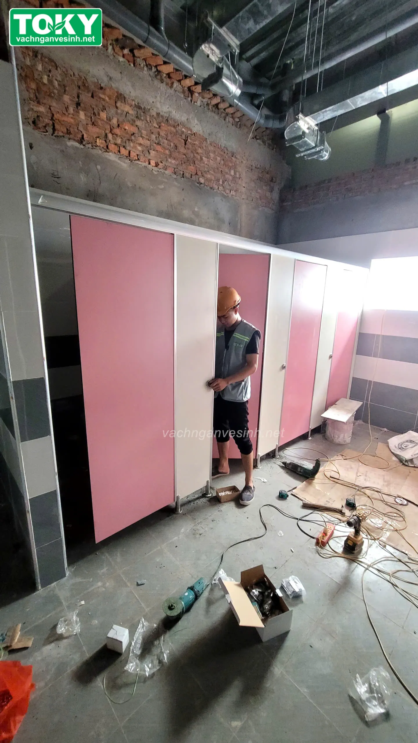 Thi công vách ngăn vệ sinh cho nhà máy Segyung Vina - Quy mô 400m2