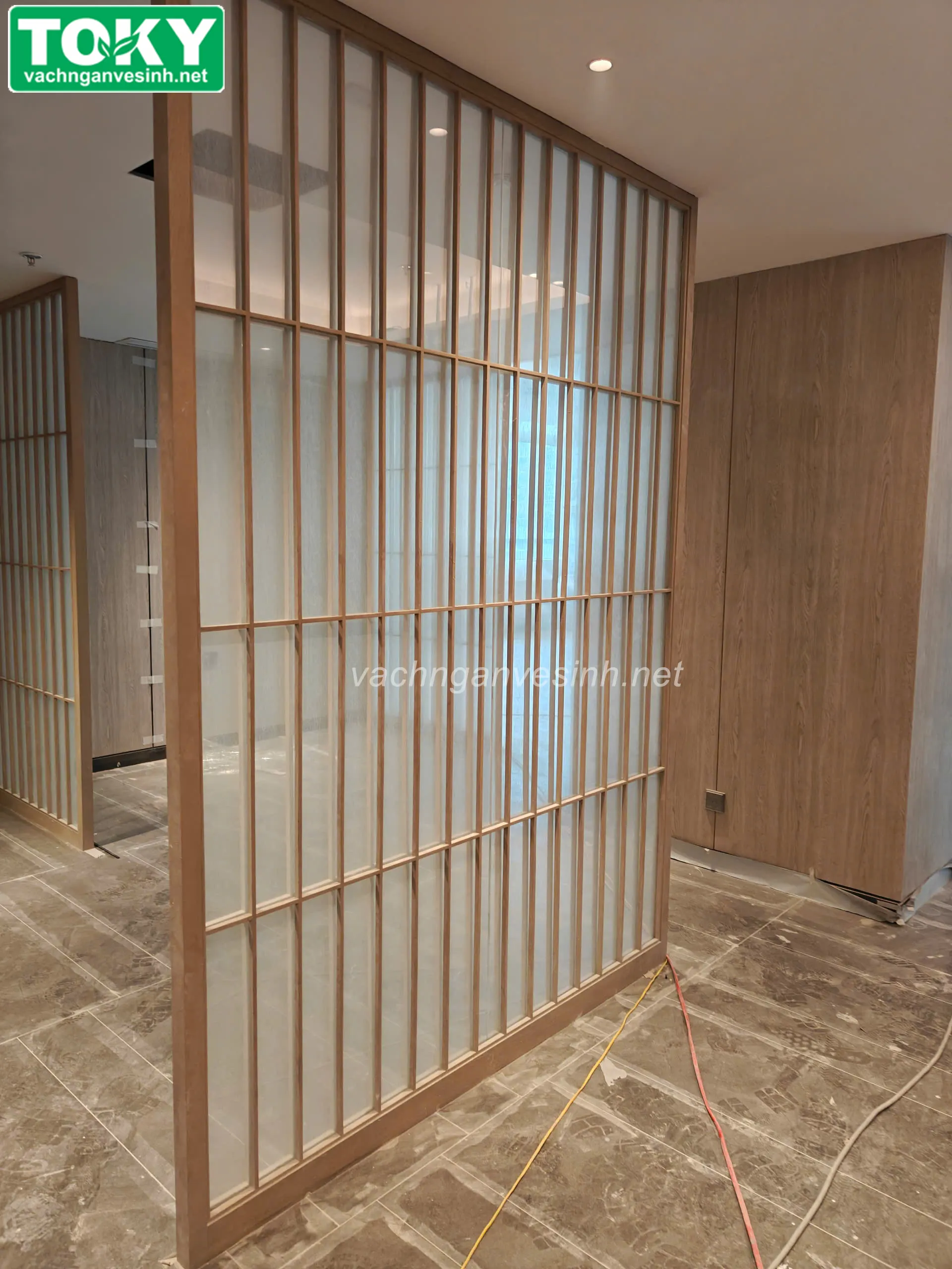 Thi công vách ngăn vệ sinh Laminate cốt MDF cao cấp cho khách sạn Marriott